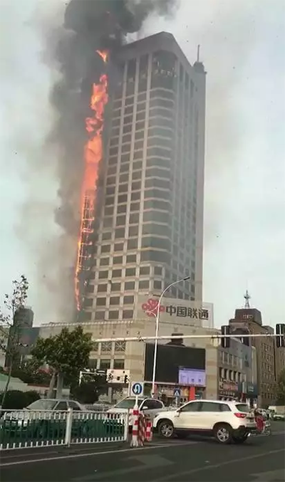 山東濰坊聯通大廈著火